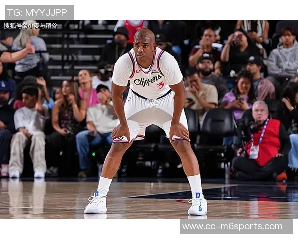 曾经的船长保罗回归首战表现平平仅得4分并送出4次助攻 曾经的船长保罗回归首战表现平平仅得4分并送出4次助攻